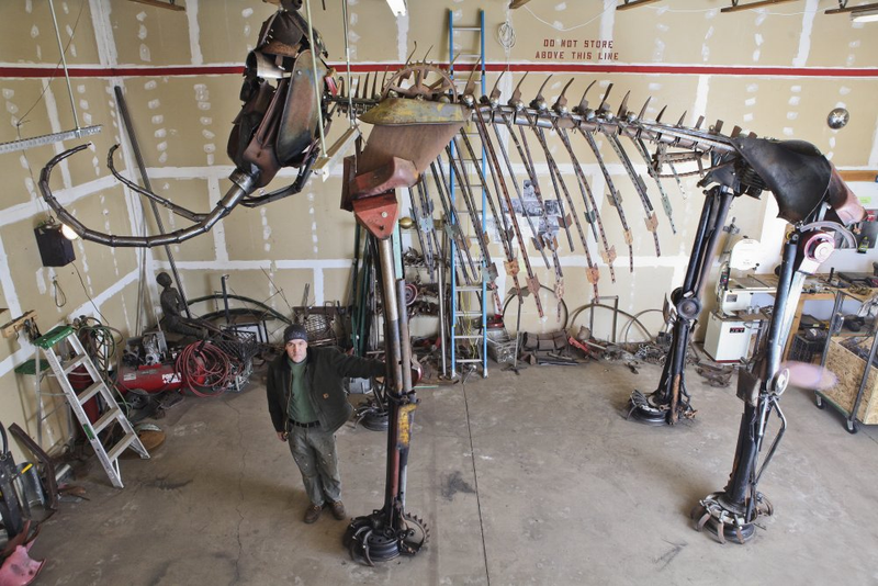 Illustration for article titled A One-Ton Metal Mammoth Made from Old Farm Equipment